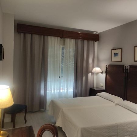 Hotel Iberia Plaza America Caces Buitenkant foto