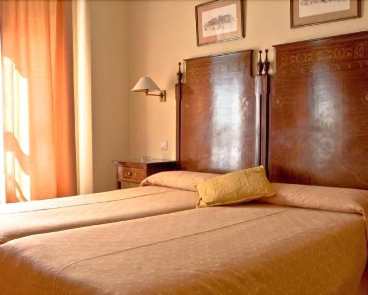 Hotel Iberia Plaza America Caces Buitenkant foto