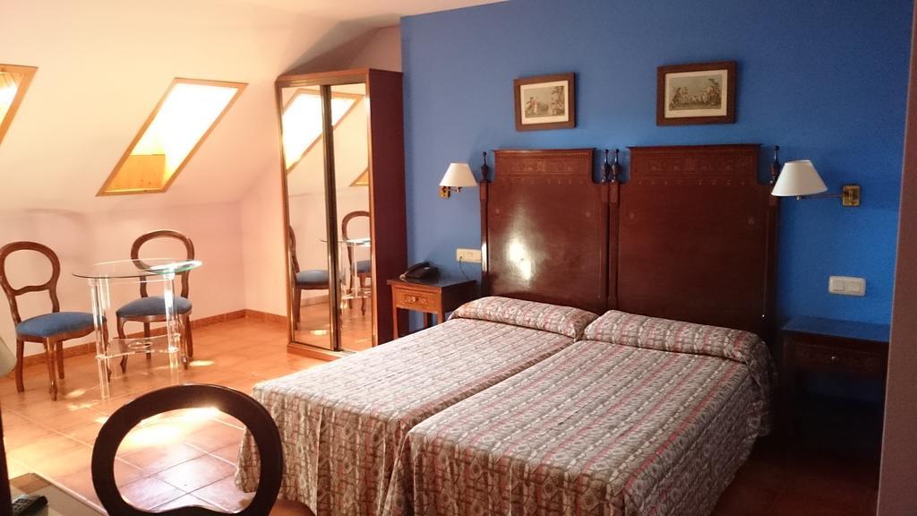 Hotel Iberia Plaza America Caces Kamer foto