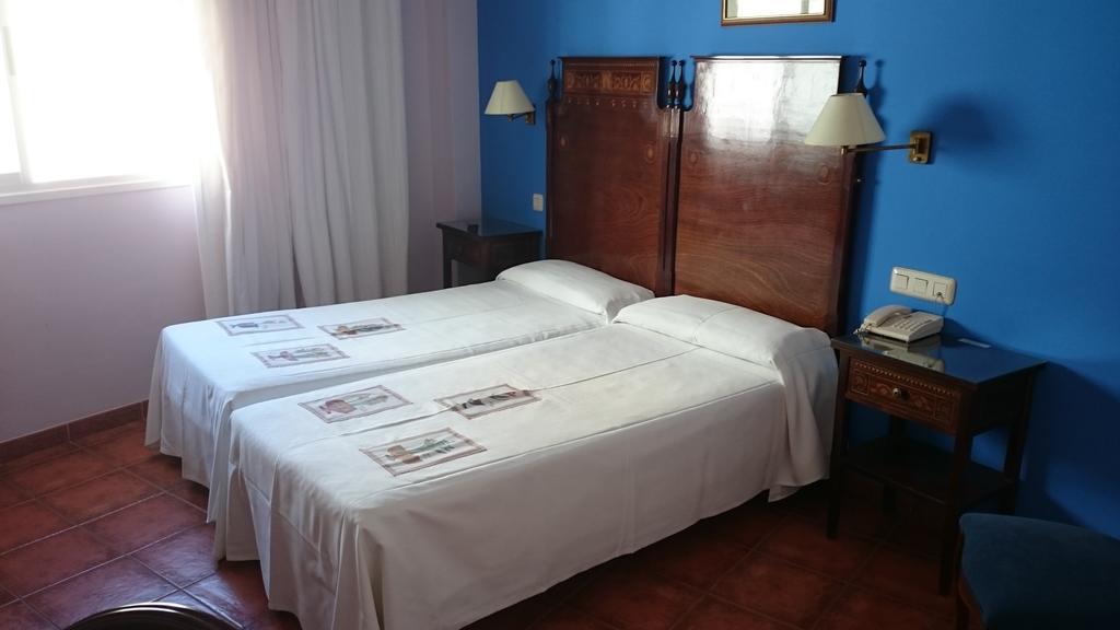 Hotel Iberia Plaza America Caces Kamer foto