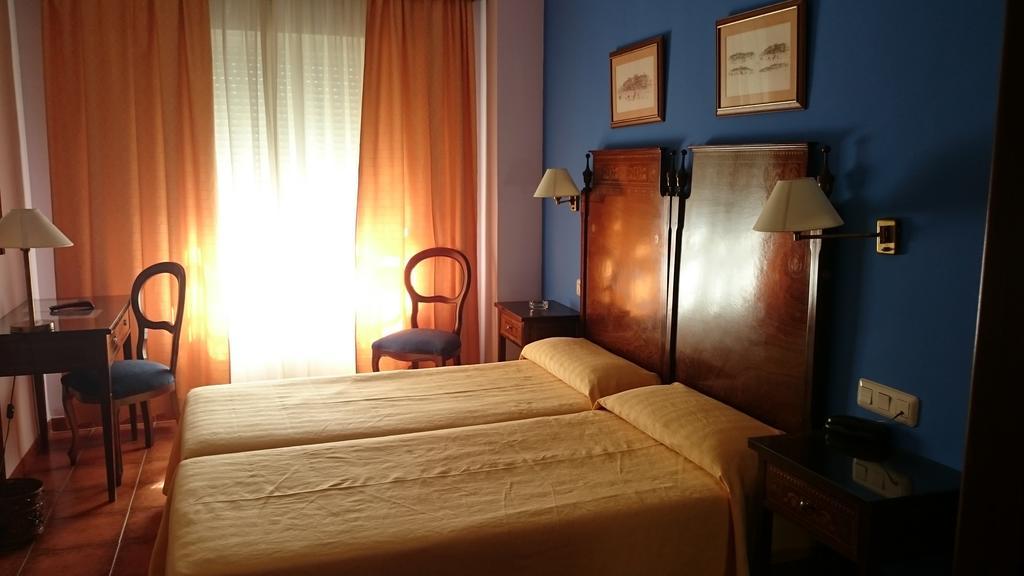 Hotel Iberia Plaza America Caces Kamer foto