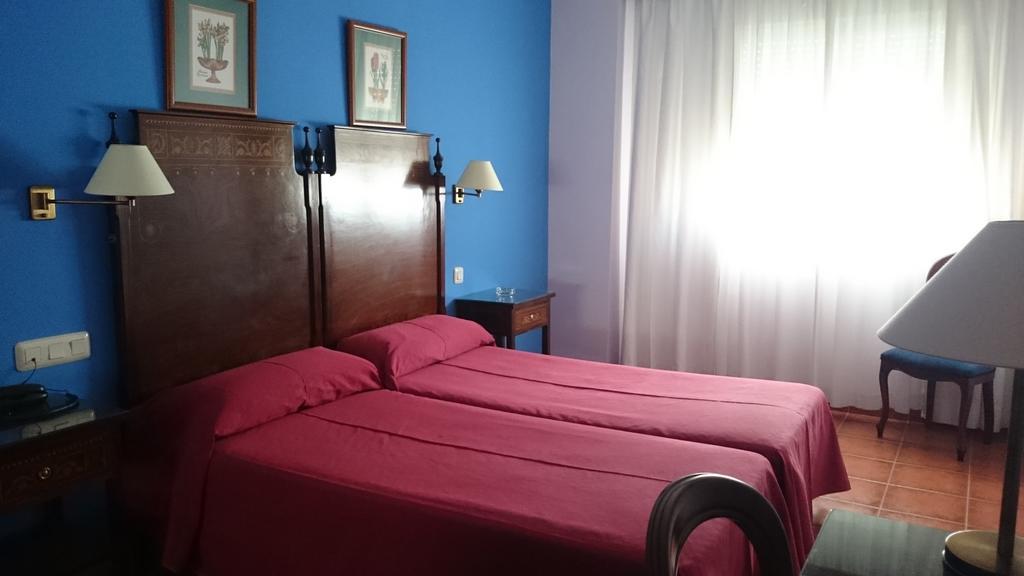 Hotel Iberia Plaza America Caces Kamer foto