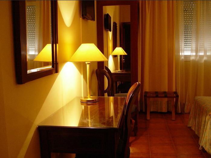 Hotel Iberia Plaza America Caces Buitenkant foto