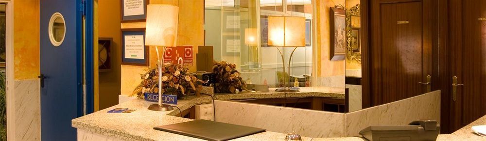 Hotel Iberia Plaza America Caces Buitenkant foto
