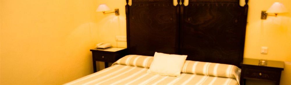 Hotel Iberia Plaza America Caces Buitenkant foto