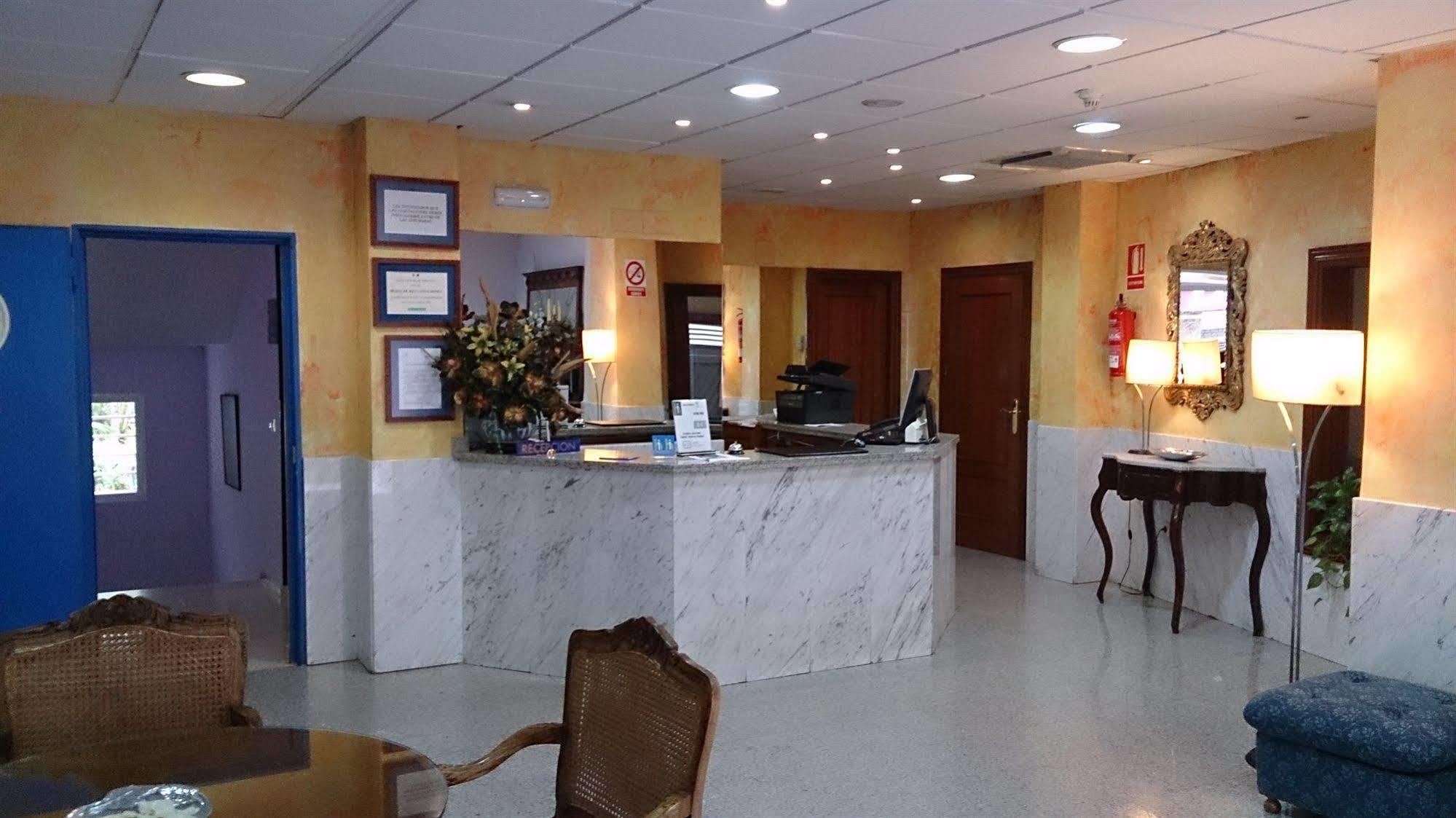 Hotel Iberia Plaza America Caces Buitenkant foto