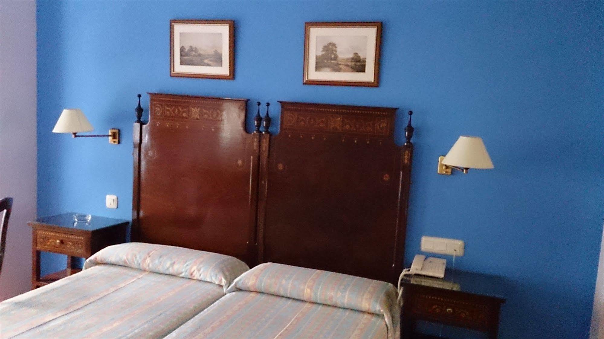 Hotel Iberia Plaza America Caces Buitenkant foto